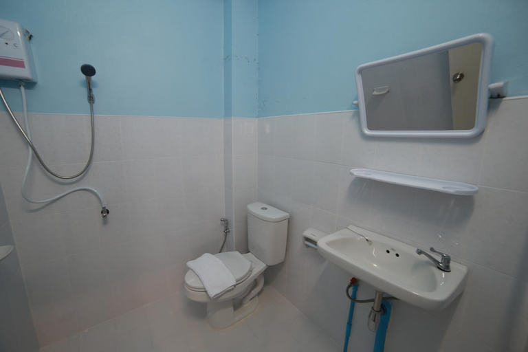 Bathroom 2, M Place, Phan