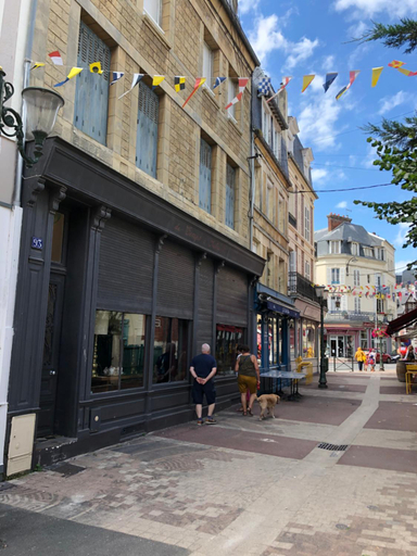 2 pieces- rue pietonne Trouville -Le petit juliana, Calvados