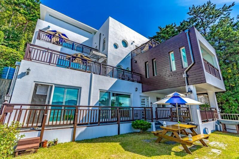 Exterior & Views 1, Geojedo Blue Beach Pension, Geoje