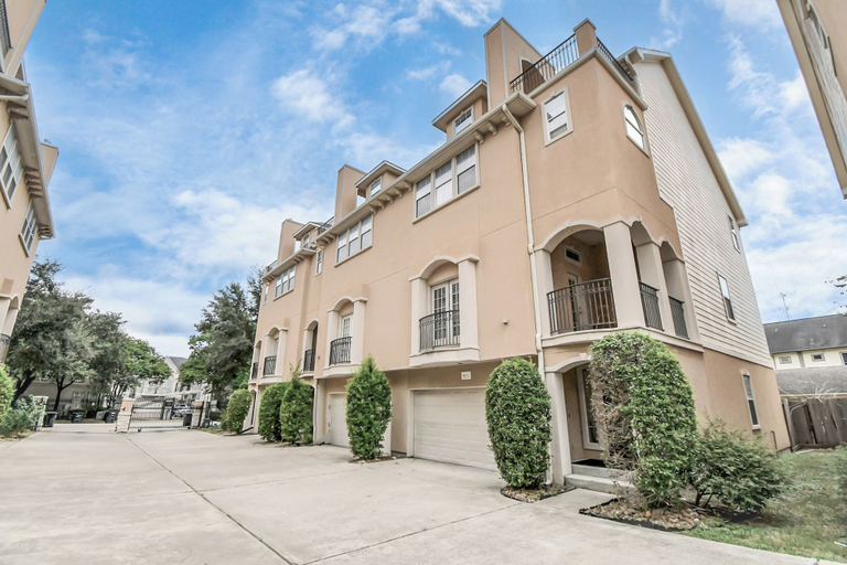 Exterior & Views 2, Lux Galleria Home-5BR Roof Deck, Houston