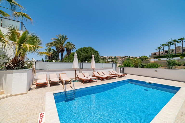 Others 2, Baldacchino Holiday Villas