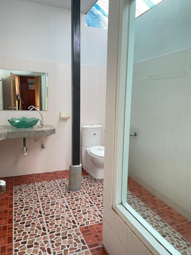 Bathroom 3, Chai Patchara Resort, Pran Buri
