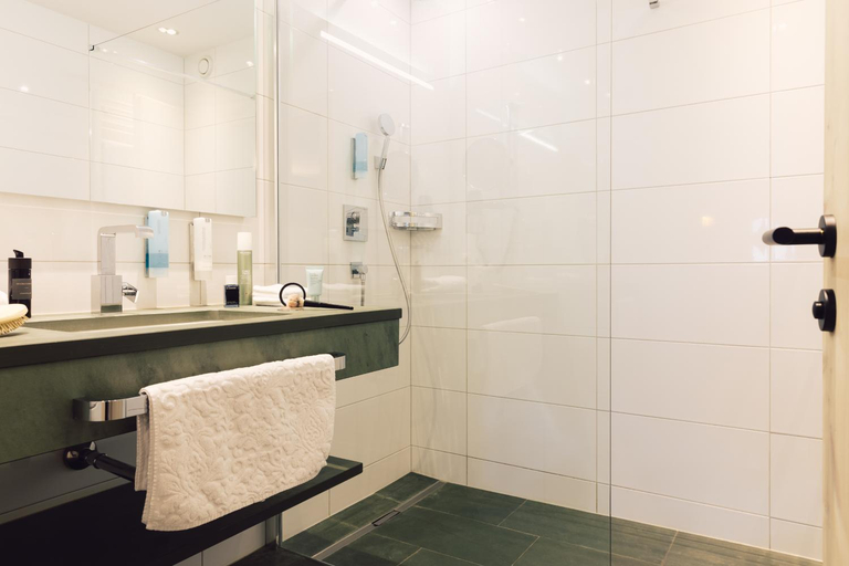 Bathroom 4, Hotel Jagerhof, Landeck