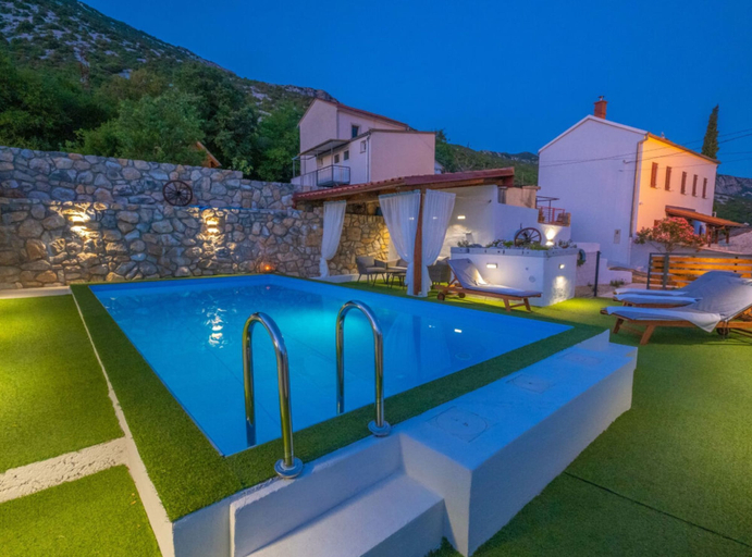 Sport & Beauty 4, Exquisite Holiday Home With Private Pool and Sauna, Vinodolska