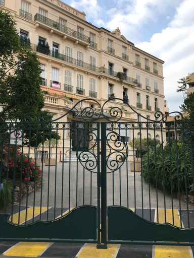 Appartement Terrasse dans Palace Centre ville, Alpes-Maritimes