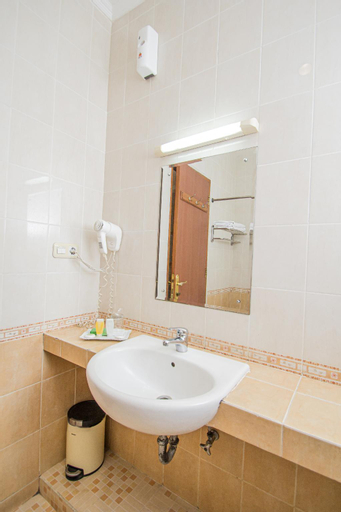 Bathroom 22