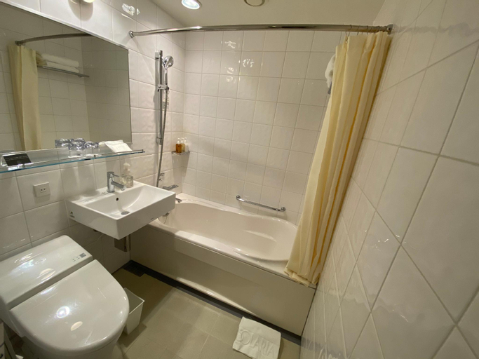 Bathroom 11