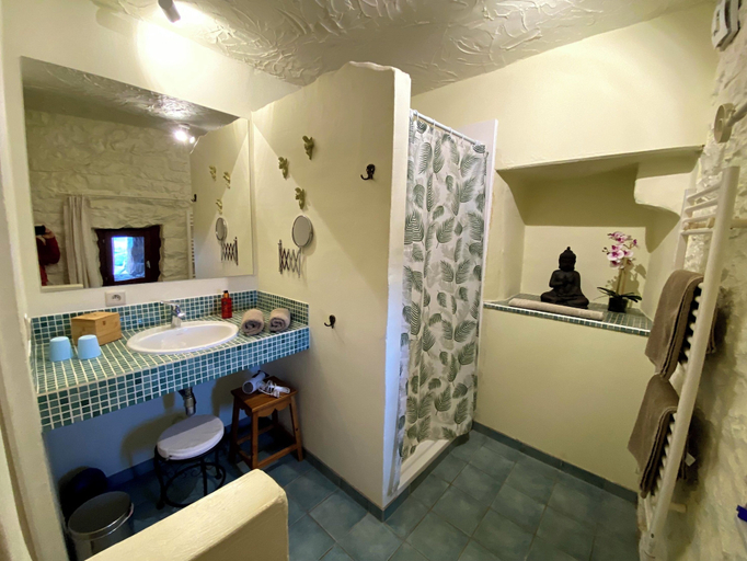 Bathroom 5, Maison des Etoiles, Aveyron