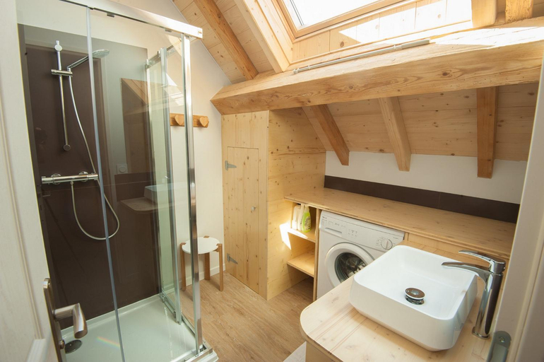 Bathroom 3, Gîte la petite école, Isère
