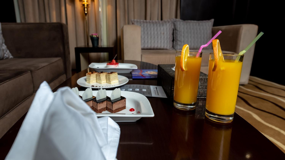 Food & Drinks