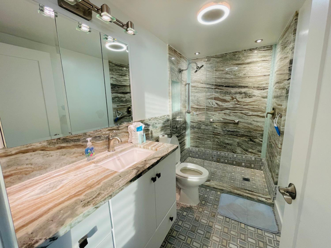Bathroom 3, Penthouse 6 Panoramic Ocean Views Top Floor, Lee