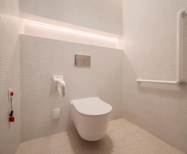Bathroom 18