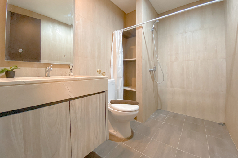 Bathroom 5, New 1BR Apartment at Orange County By Travelio, Cikarang