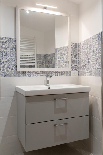 Bathroom 15