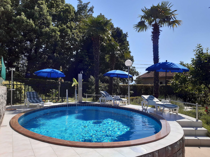 Sport & Beauty, Charming Apartment With Sea Views and Shared Pool, Lovran