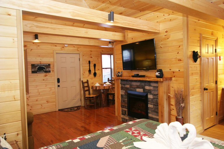 Others 3, Lovin' Inn, Sevier