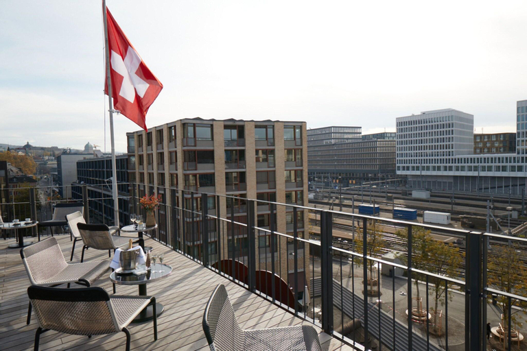 Exterior & Views 14