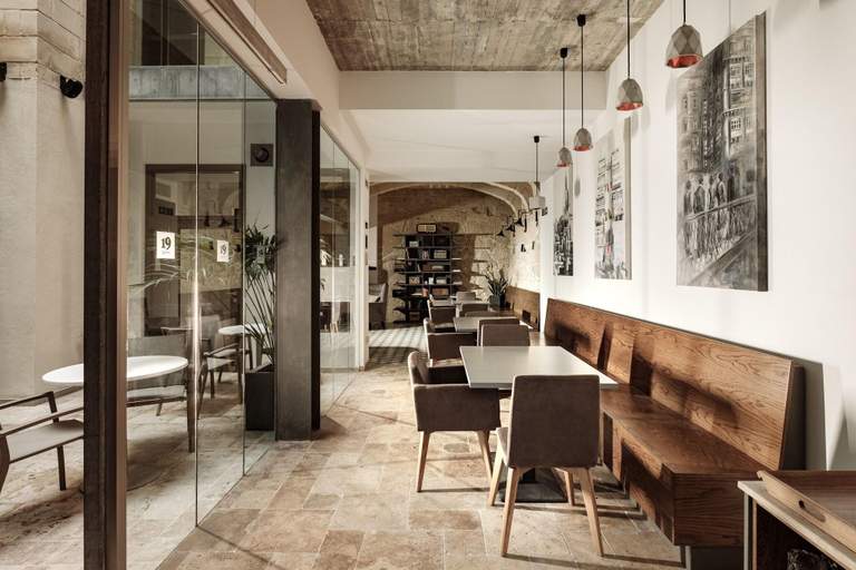 Food & Drinks 5, 19 Rooms