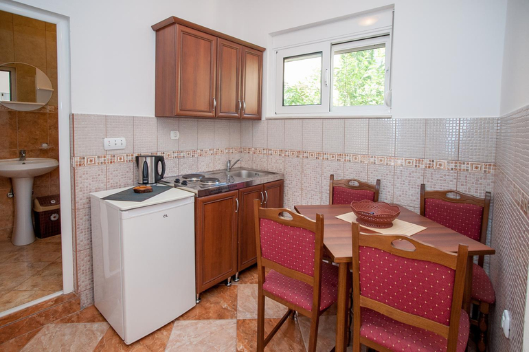 Others 3, Apartments Onyx