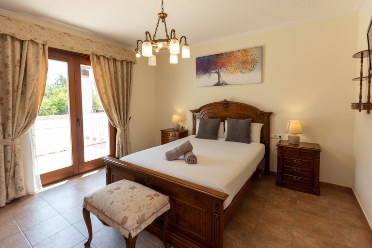 Others 2, Villa Evie, Baleares