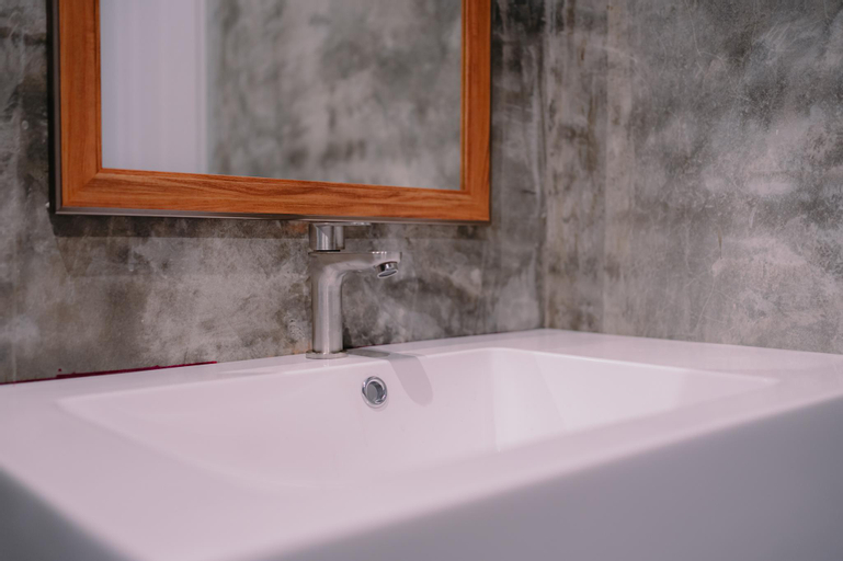Bathroom 4