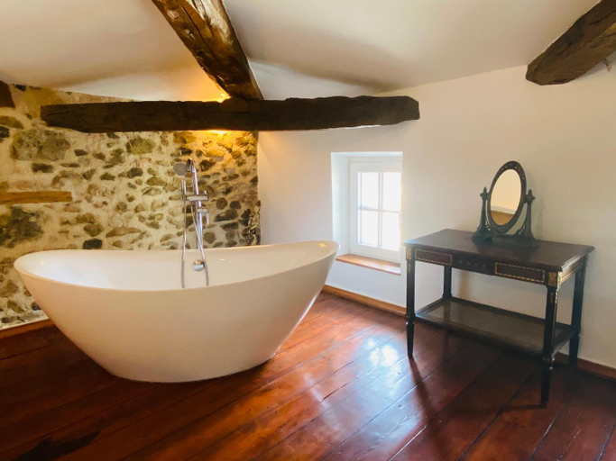 Bathroom 2, Aux Berges du Libre, Aude