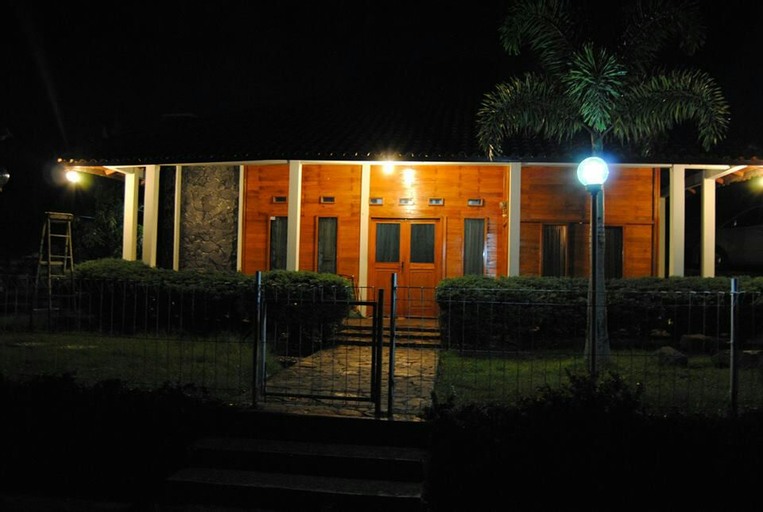 Exterior 5