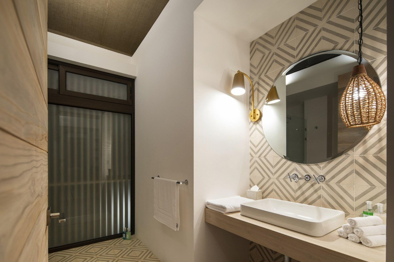 Bathroom 5, the gilded iguana surf hotel, Nicoya