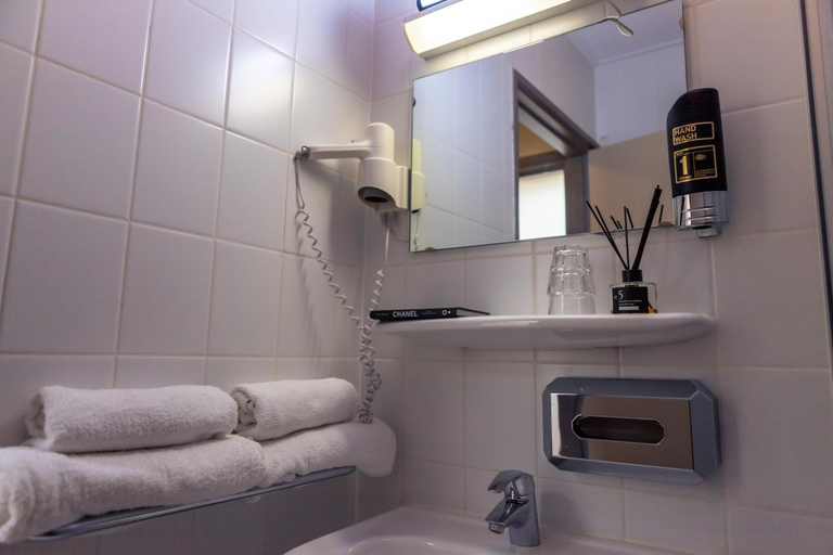 Bathroom 3, Boutique Hotel No5, Bergen op Zoom