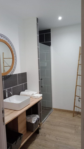 Bathroom 5, La cabane, Indre