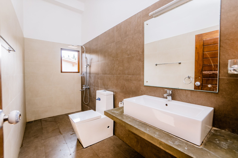 Bathroom 3, White House 101, Galle Four Gravets