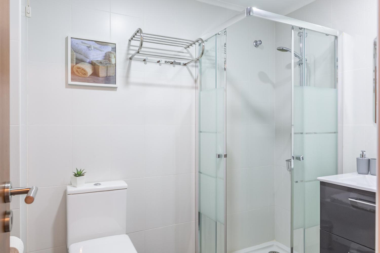 Bedroom 2, 1 Bedroom Beach Apartment with Balcony 2 min walk to the beach!, Almada