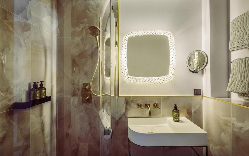 Bathroom 3, Fernblick, Neunkirchen