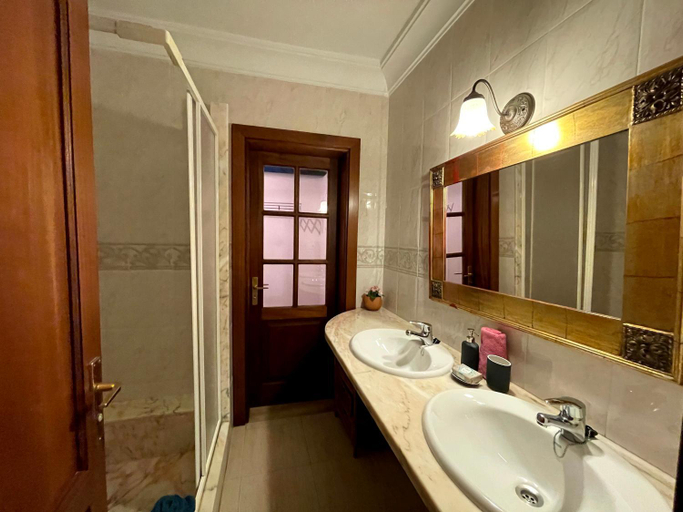 Bathroom 2, Carlos Park 51, Las Palmas