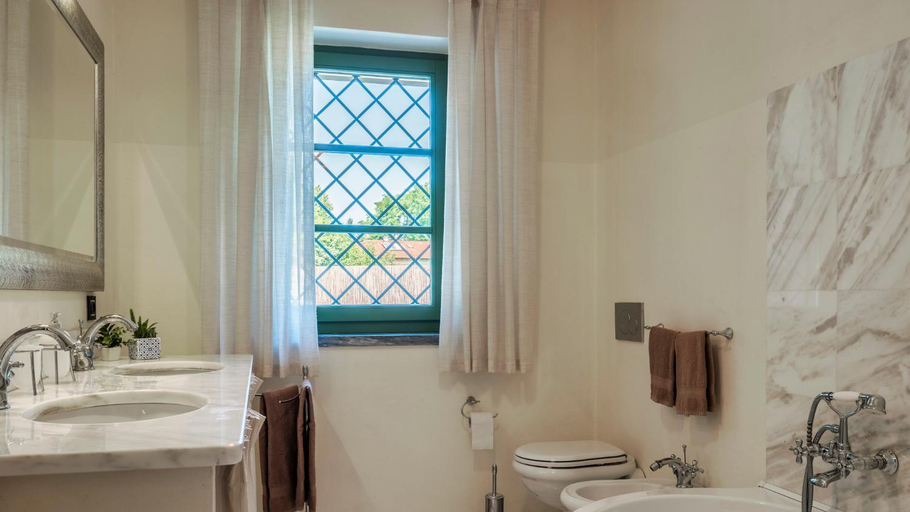 Bedroom 4, Villa Elsa 6, Emma Villas, Massa Carrara