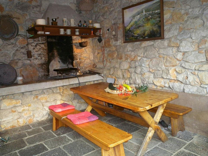 Others 3, Serene Garden Apartment With Terrace, Mošćenička Draga
