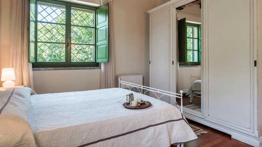 Bedroom 3, Villa Elsa 6, Emma Villas, Massa Carrara