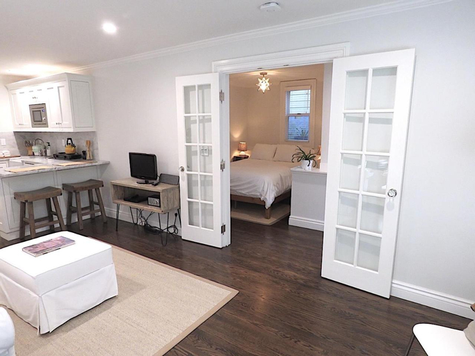 Bedroom 2, Garden Level Flat in 1885 Queen Anne Victorian Cottage in Alameda, Alameda