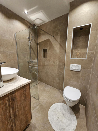 Others 5, Studio apartmani Vukasin