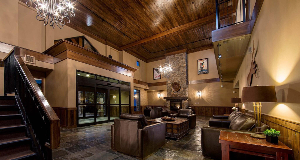 Public Area, Glacier Mountaineer Lodge, Columbia-Shuswap