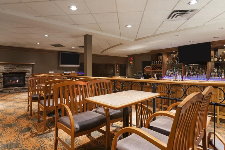 Food & Drinks 5, Poco Inn and Suites Hotel & Conference Centre, Greater Vancouver