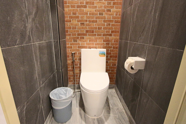 Bathroom 3, Jomtien Beach Hostel, Pattaya