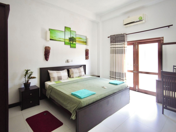 Bedroom 5, White House 101, Galle Four Gravets
