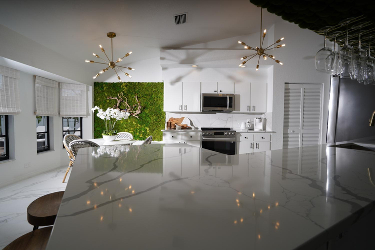 Others 3, Glamorous 3BR, Saltwater Pool, Sleeps 11, Charlotte
