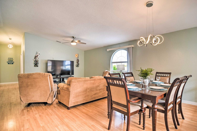 Others 5, Coastal Getaway w/ Pool: 6 Mi to St Pete Beach!, Pinellas