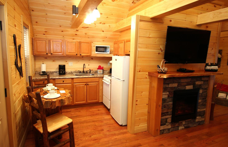 Others 5, Lovin' Inn, Sevier