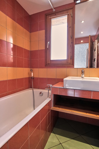 Bathroom 5, Hôtel les Lorès, Savoie