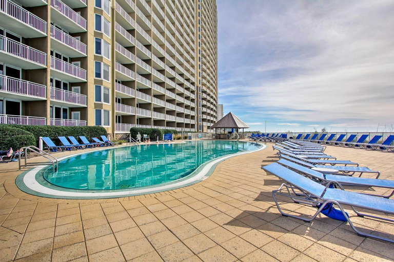 Breezy Oceanfront Panama Beach Condo with Pool Access, Bay