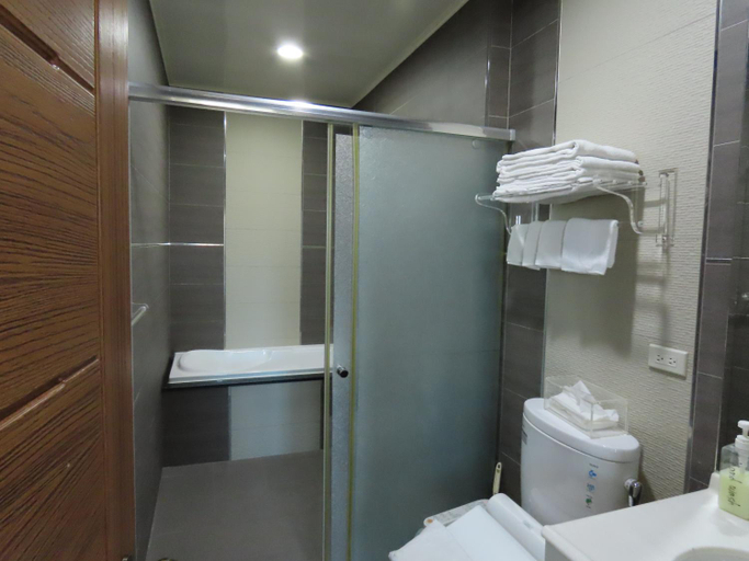 Bathroom 4, No.1 Shelter, Yilan