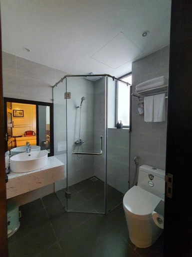 Bathroom 10